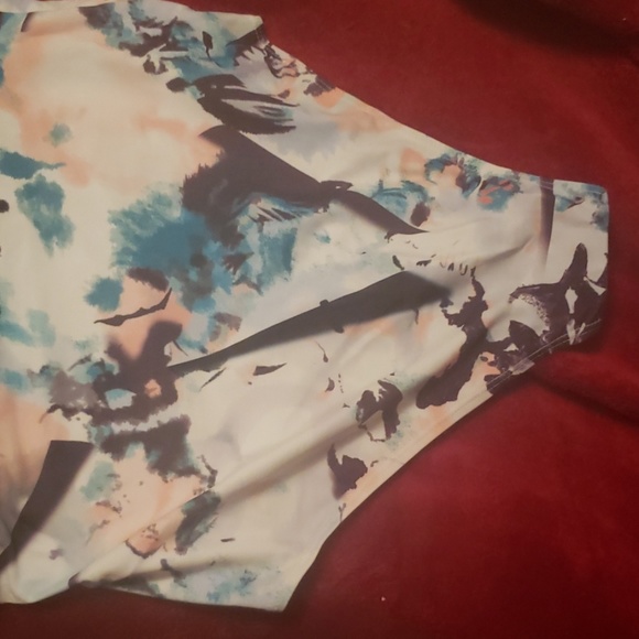 Swimsuit - Picture 3 of 4